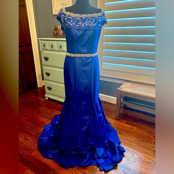 Ritzee Prom formal dress
🌼OFFERS WELCOME🌼
CLOSET CLEANOUT👗 - Picture 3 of 11